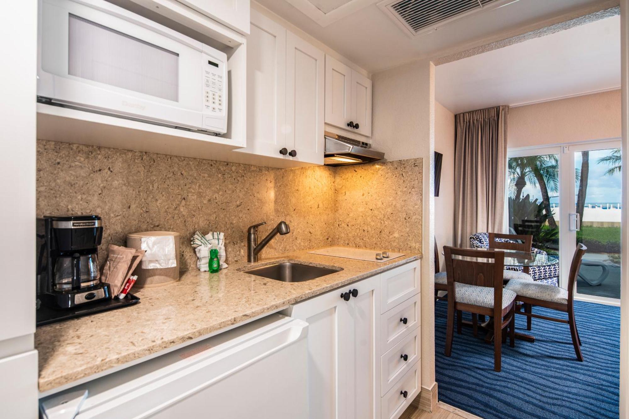 Rumfish Beach At Tradewinds St. Pete Beach Room photo